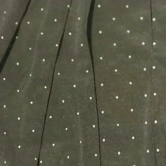 Larry Levine Women's M Black Polka Dot Blouse Flowy Keyhole Gathered Sides - Picture 9 of 14